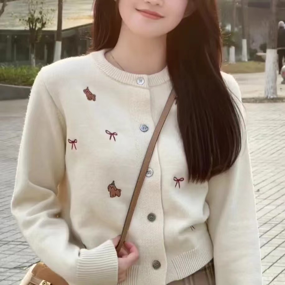 圆领刺绣单排扣长袖针织衫女秋季新款韩系小个子百搭外套短款上衣