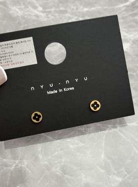 圆形钛钢黑色四叶草耳钉女小众设计感螺丝拧扣精致小巧百搭耳环