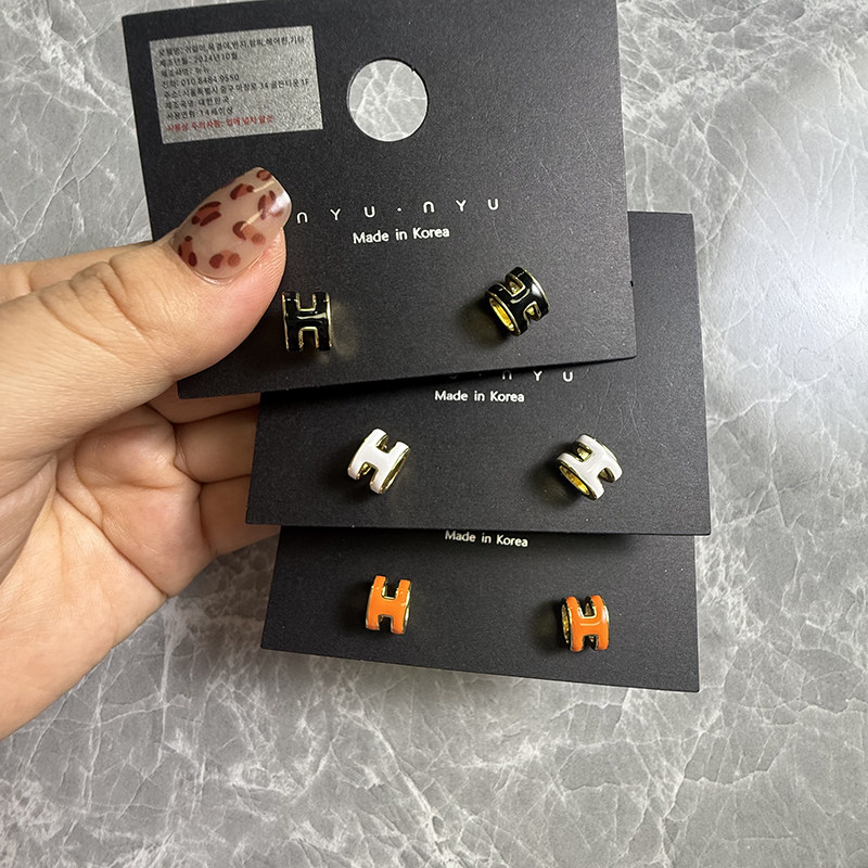 简约字母立体h耳钉轻奢高级感气质大气小巧精致百搭耳环银针耳饰