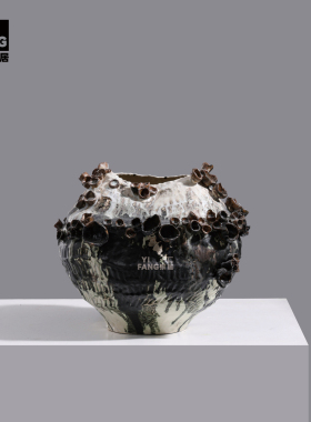 侘寂风创意异形陶瓷花器