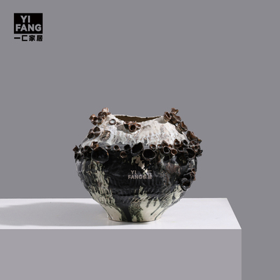 侘寂风创意异形陶瓷花器
