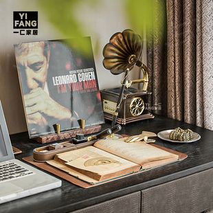 一匚 现代贝壳托盘钢笔唱片机音乐组合 书房样板间书桌卧室摆件