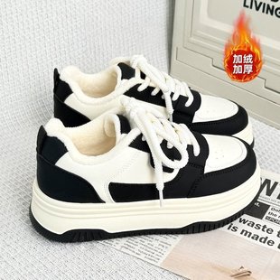 加绒加厚板鞋女冬季保暖厚底黑白撞色百搭增高休闲鞋2025新款爆款