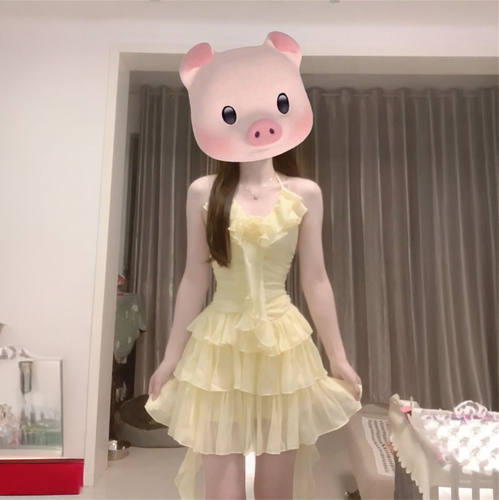 小个子修身荷叶蛋糕连衣裙