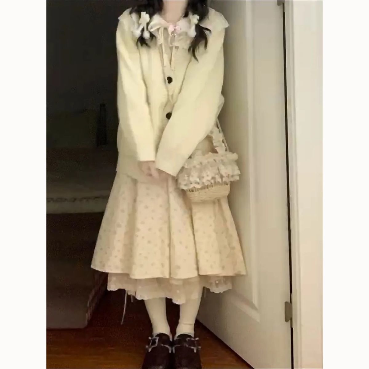 娃娃领碎花连衣裙+毛衣开衫