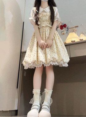 日系甜美小个子碎花背带连衣裙搭配白色娃娃领衬衫女两件套装穿搭