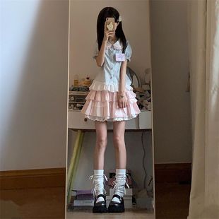 小个子甜美学院风蓝色娃娃领上衣搭配粉色蛋糕短裙两件套穿搭 法式