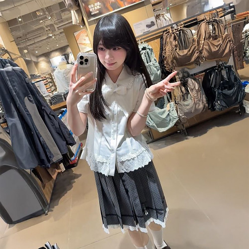 娃娃领接波点衬衫+花边半身裙