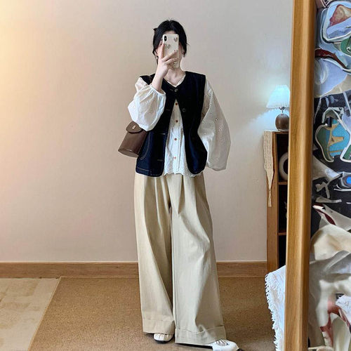 牛仔马甲+刺绣衬衫+休闲阔腿裤