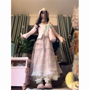 法式时尚甜美感粉色撞色系带针织毛衣开衫搭配格纹半身裙两件套装