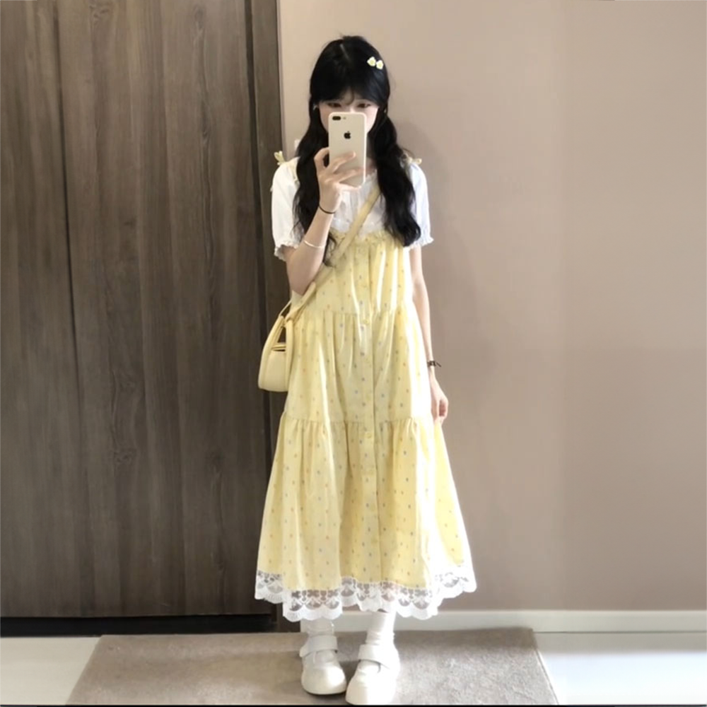 黄色波点连衣裙+白色短袖衬衫