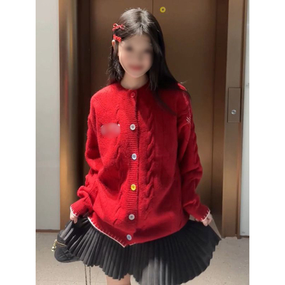 红色麻花纽扣毛衣开衫