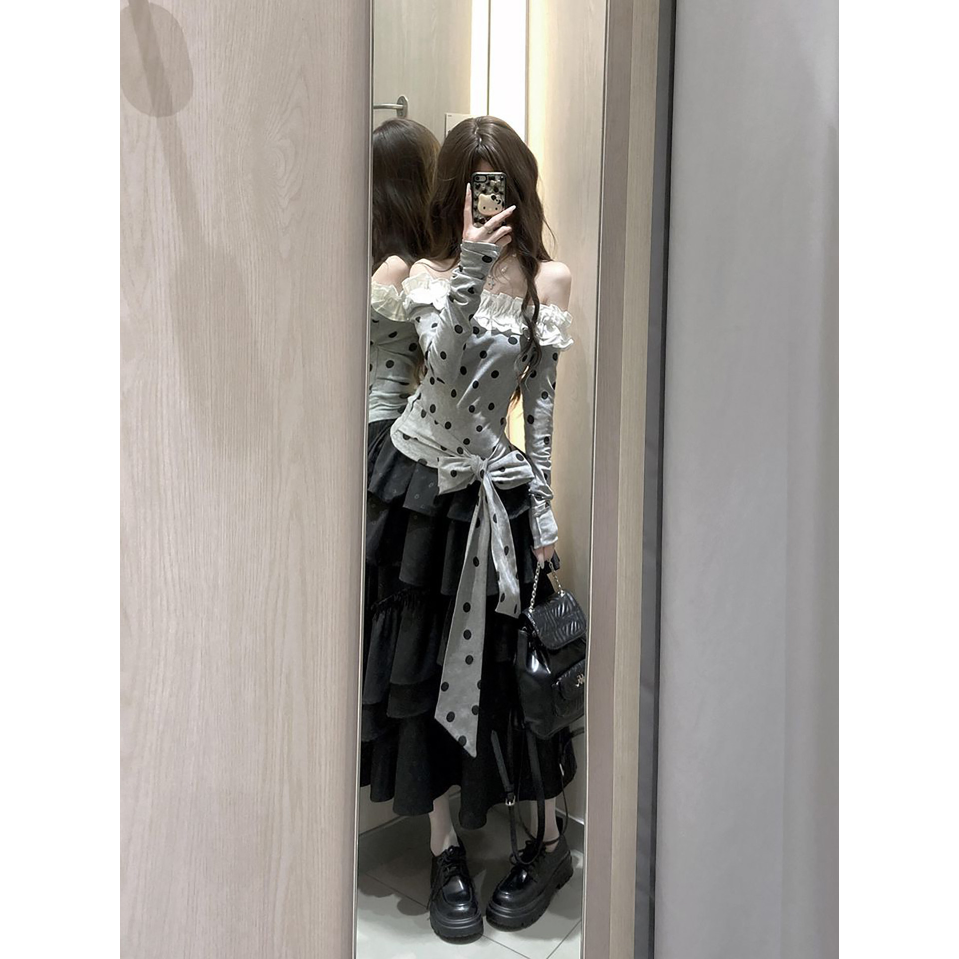 春季新款温柔气质感蝴蝶结露肩波点上衣+高腰蓬蓬蛋糕裙两件套装