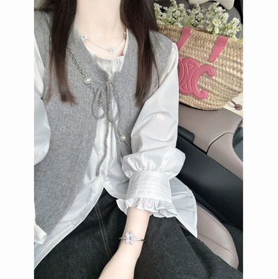 马甲开衫毛衣+白色长袖衬衫