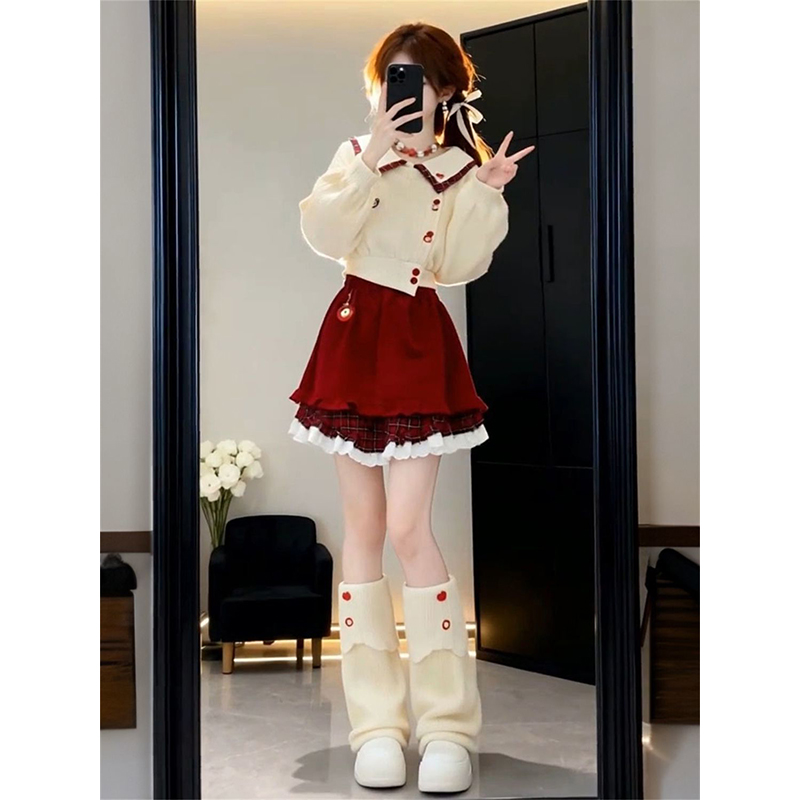 短款长袖上衣+红色半身裙