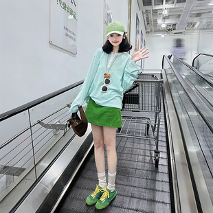 上衣搭配包臀短裙两件套装 2026新款 温柔多巴胺薄荷绿宽松条纹长袖
