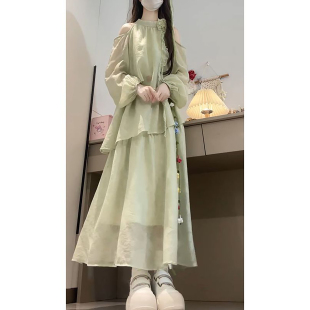 2026早春温柔飘逸感度假风绿色立体花朵露肩连衣裙气质不规则长裙