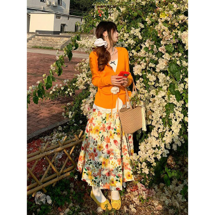 橙色花朵显瘦高腰半身裙两件套装 新款 复古温柔橘色系带针织开衫