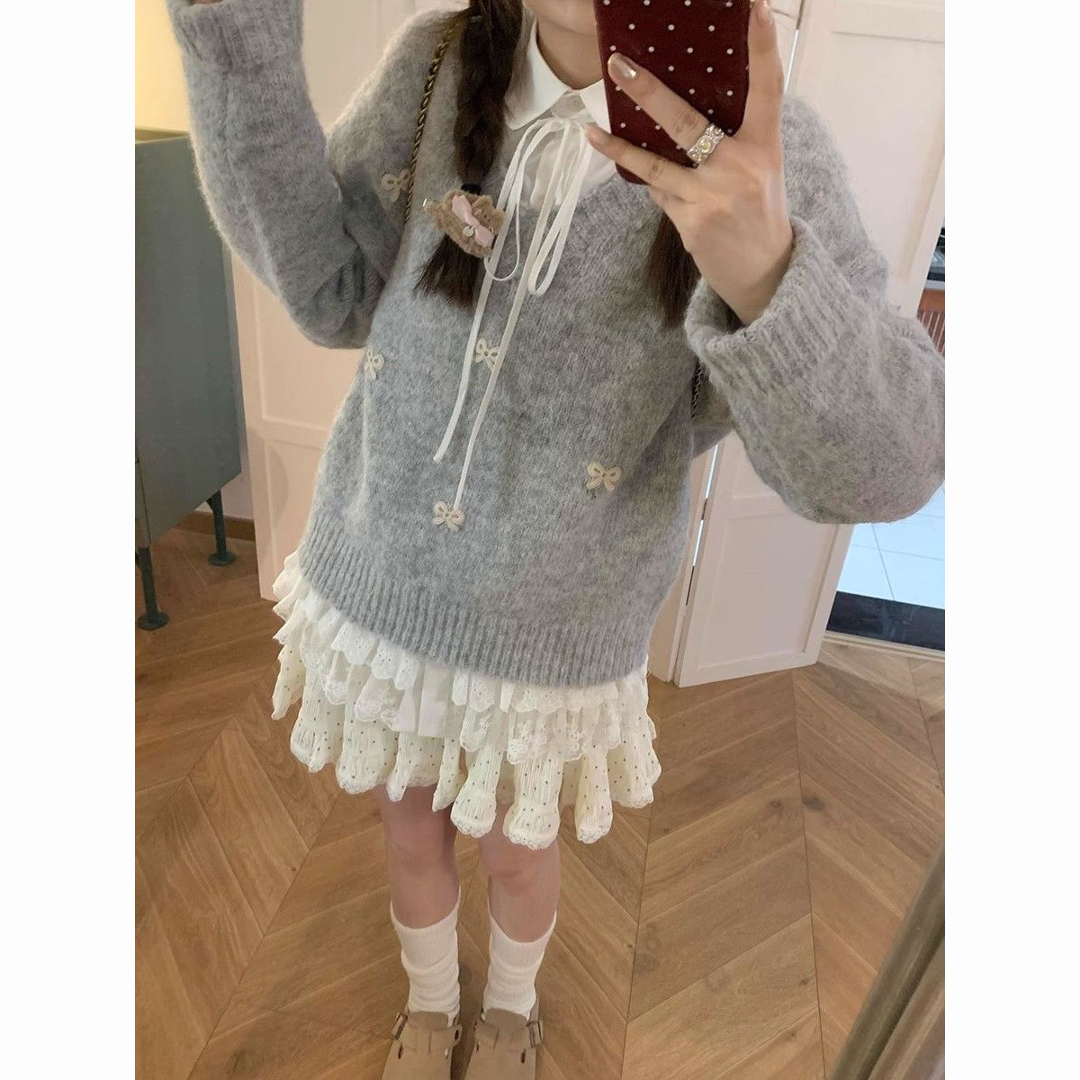 蝴蝶结针织毛衣+白色衬衫