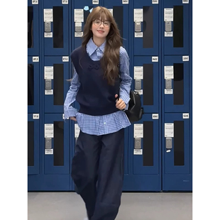 两件套装 早春日常温柔学院风藏青色针织马甲背心叠穿格子长袖 衬衫