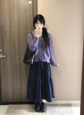 法式赫本风紫色针织毛衣开衫搭配高腰碎花半身长裙女学生两件套装