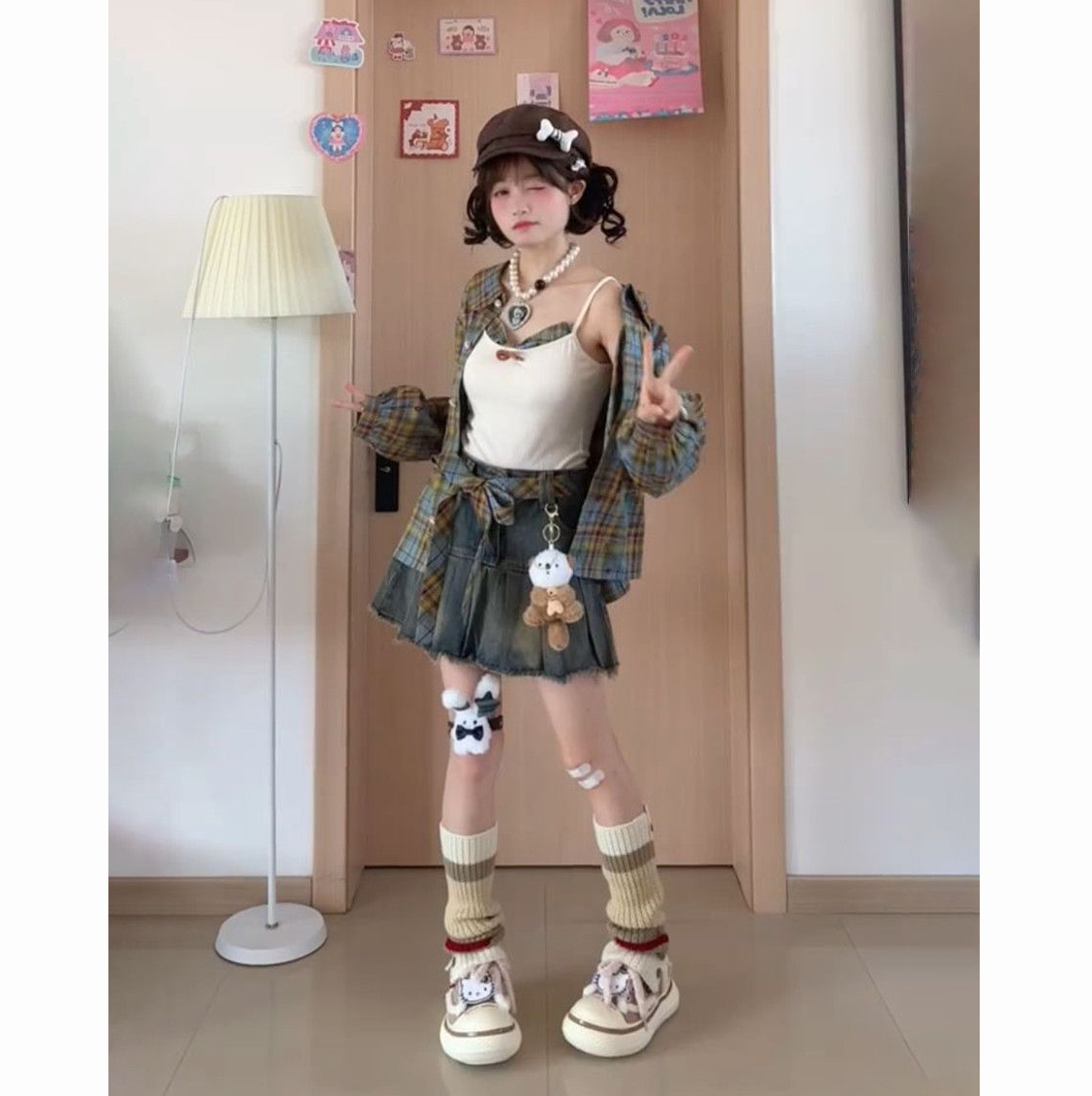 格纹衬衫+背心吊带+牛仔半身裙