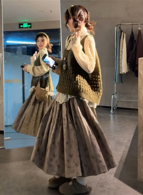 2025森系气质温柔绿色针织马甲+蕾丝花边衬衫+碎花半身裙三件套装