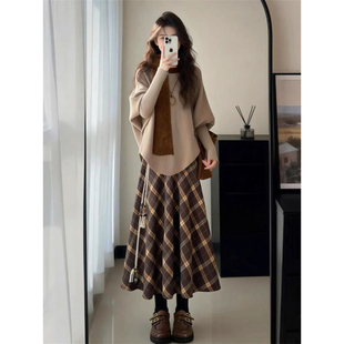 韩系复古高级感撞色格子半身长裙+宽松针织毛衣+保暖围巾两件套装