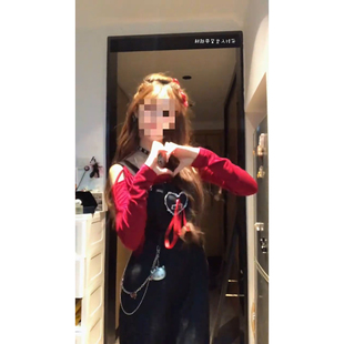 新款灵动少女感爱心牛仔连体背带裤+露肩红色打底长袖衫两件套装