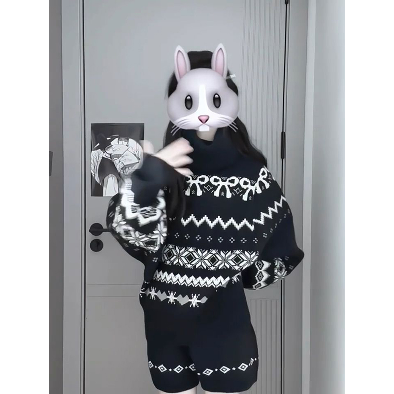 黑色针织毛衣+针织短裤