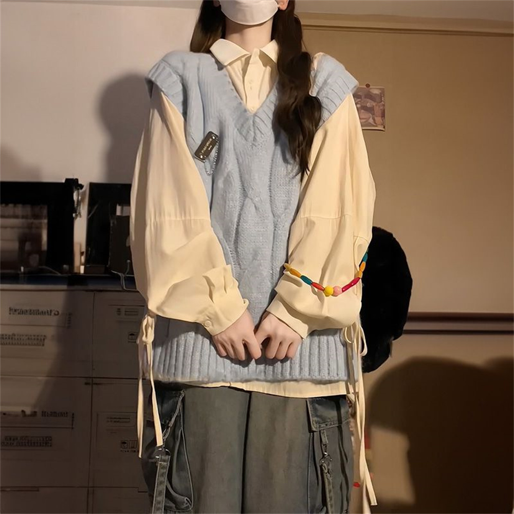 针织马甲背心毛衣+杏色绑带衬衫