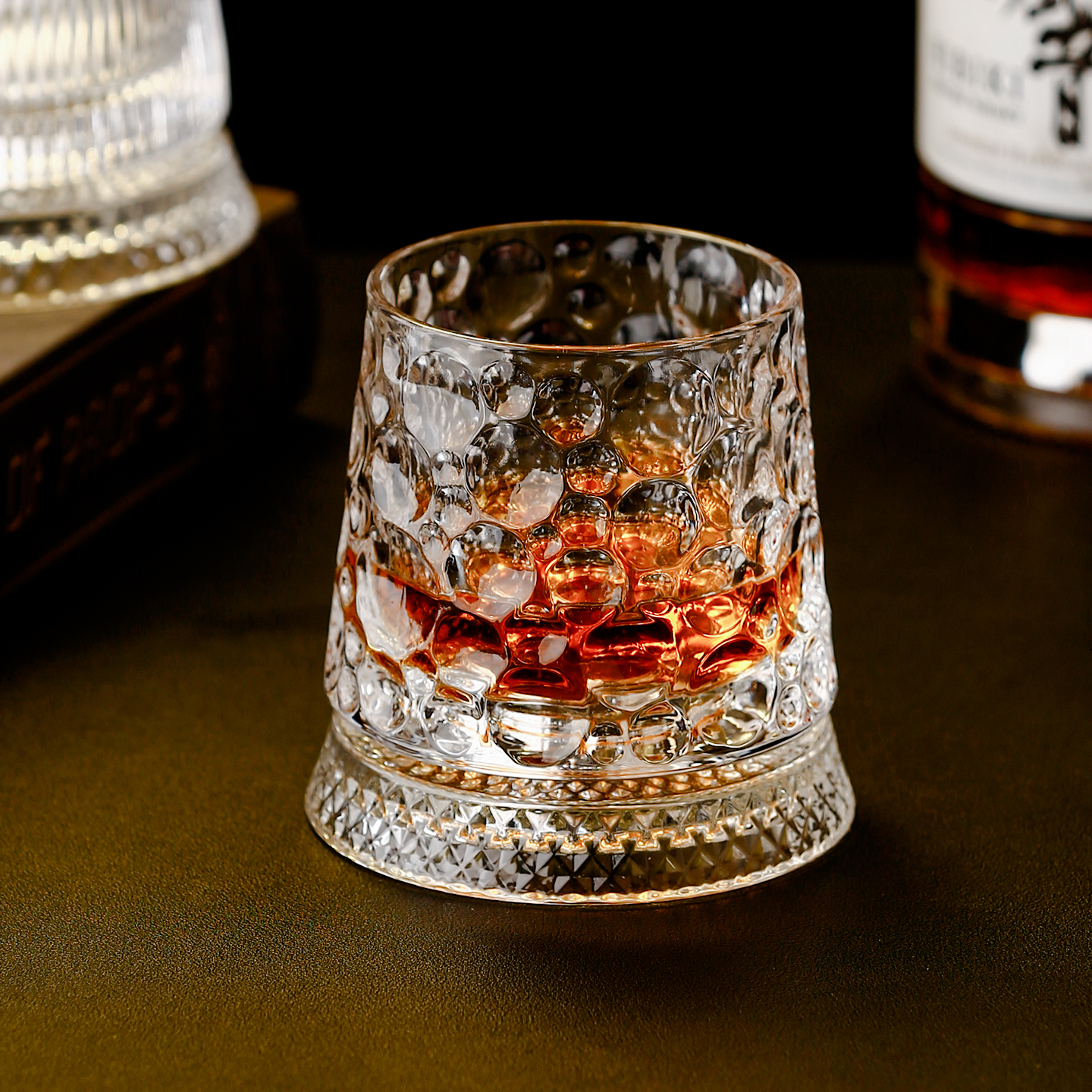 高级感水晶玻璃旋转威士忌酒杯