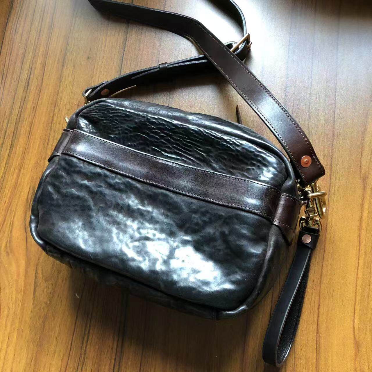 制道手工男士单肩斜挎复古时尚百搭相机包油蜡马臀皮重工高定款