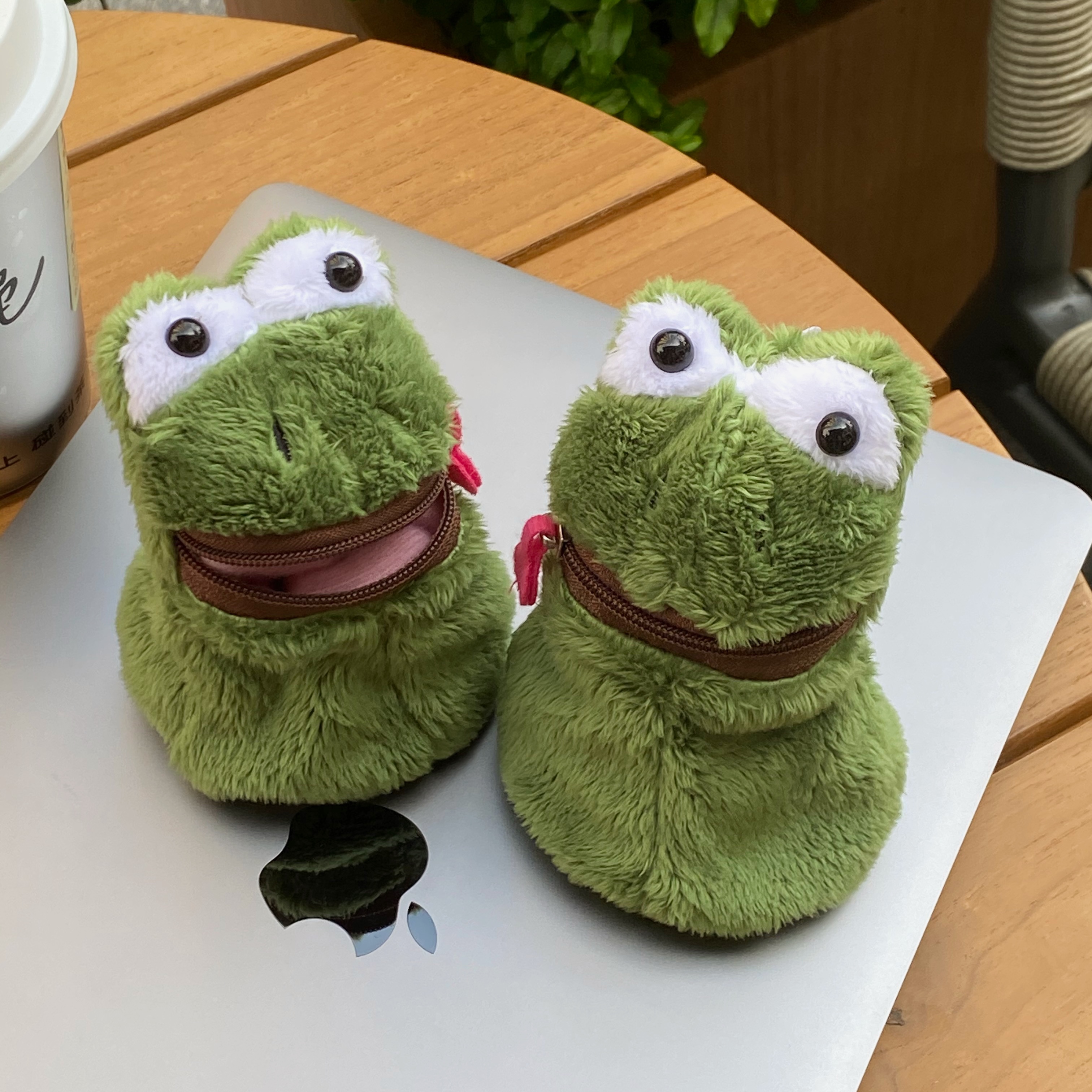 搞怪抽象毛绒零钱包创意卡通青蛙随身杂物小包耳机收纳包背包挂件