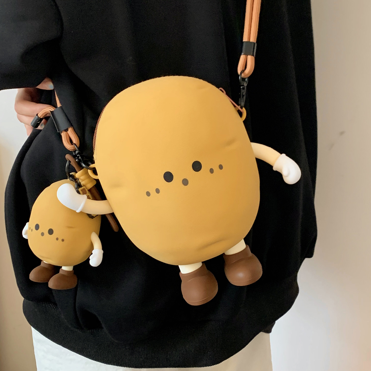 Q版土豆手机包女斜挎包包2025新款日常休闲大容量单肩包礼物