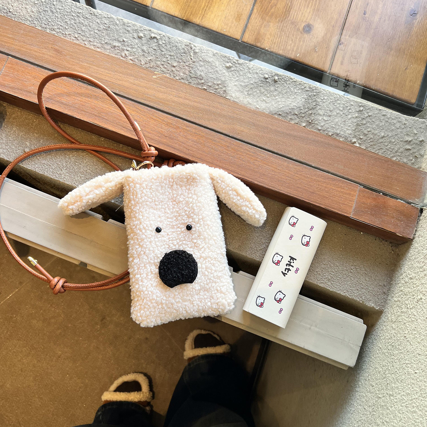 韩版卡通毛绒小包包女冬季新款可爱狗狗斜挎包日常外出遛弯手机包