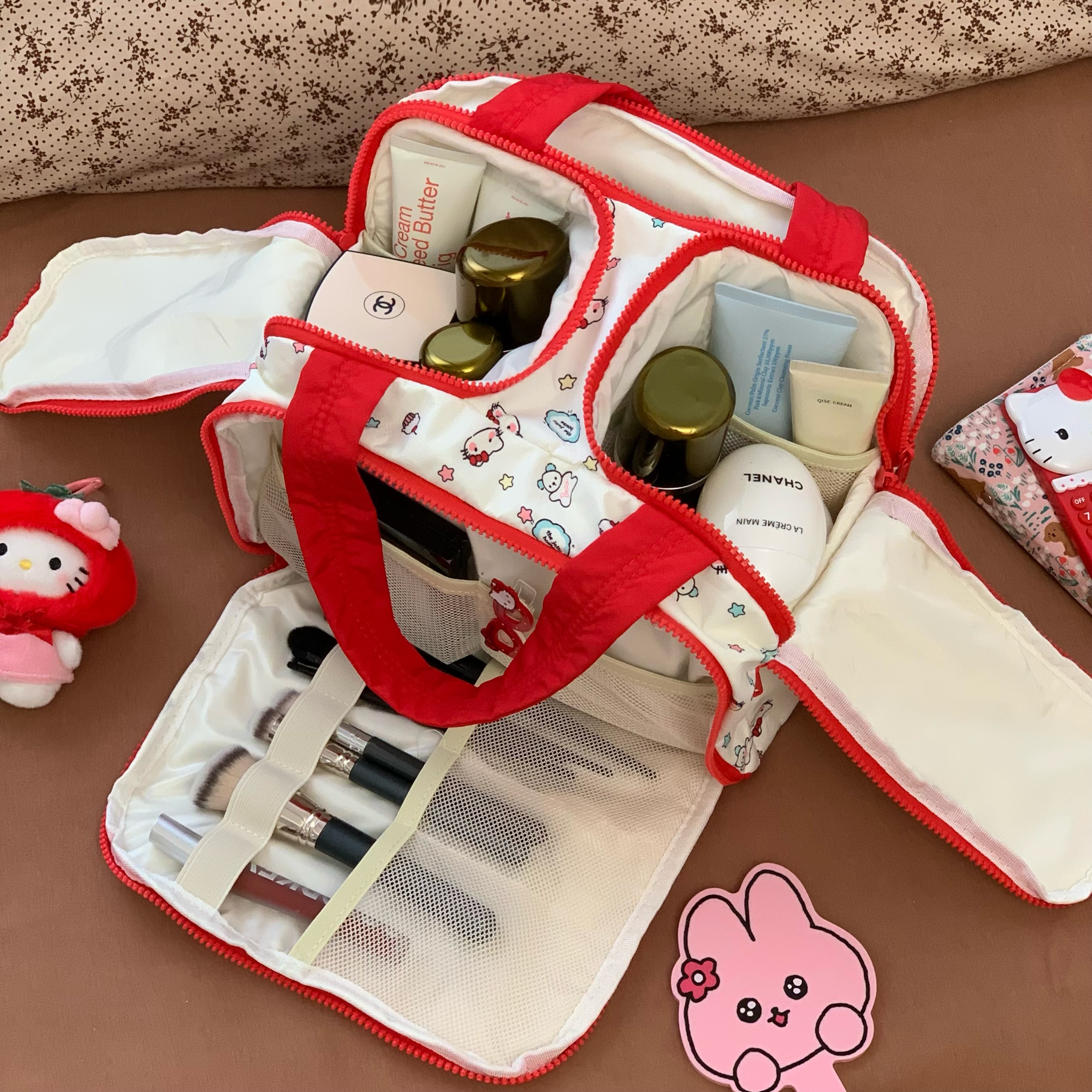 化妆包女大容量便携外出旅行洗漱包分区收纳超大轻便款防水收纳包