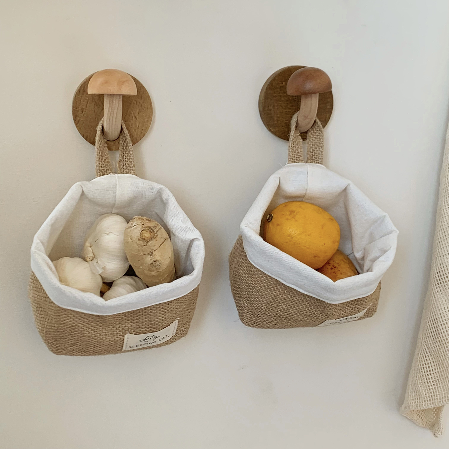 篮子收纳筐挂式收纳篮厨房放葱姜蒜收纳袋墙上壁挂鸡蛋水果小挂篮