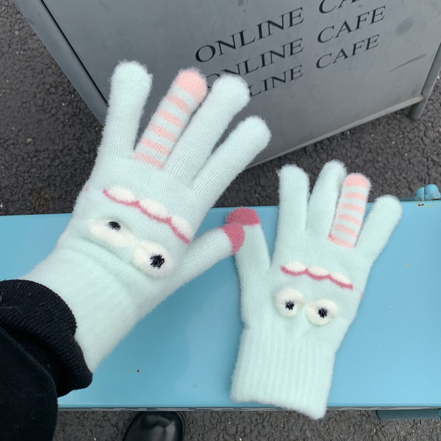 可爱怪兽毛绒针织手套女冬季保暖学生加绒加厚防寒骑车露指可触屏