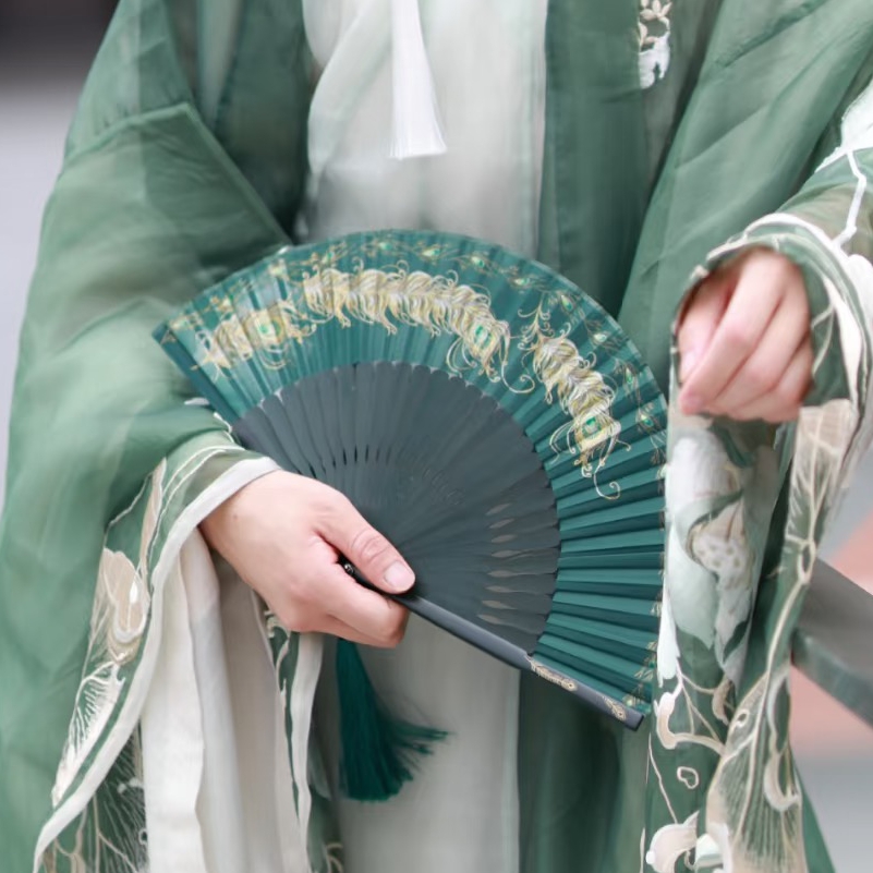 吉扇丝印羽毛扇子中国风孔雀烫金7寸男女汉服旗袍便携舞蹈折扇子