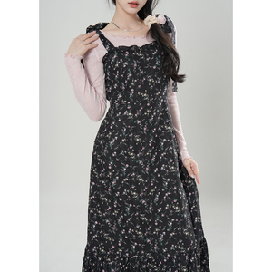 春季碎花简约连衣裙法式温柔风通勤修身显瘦百搭T恤吊带裙两件套