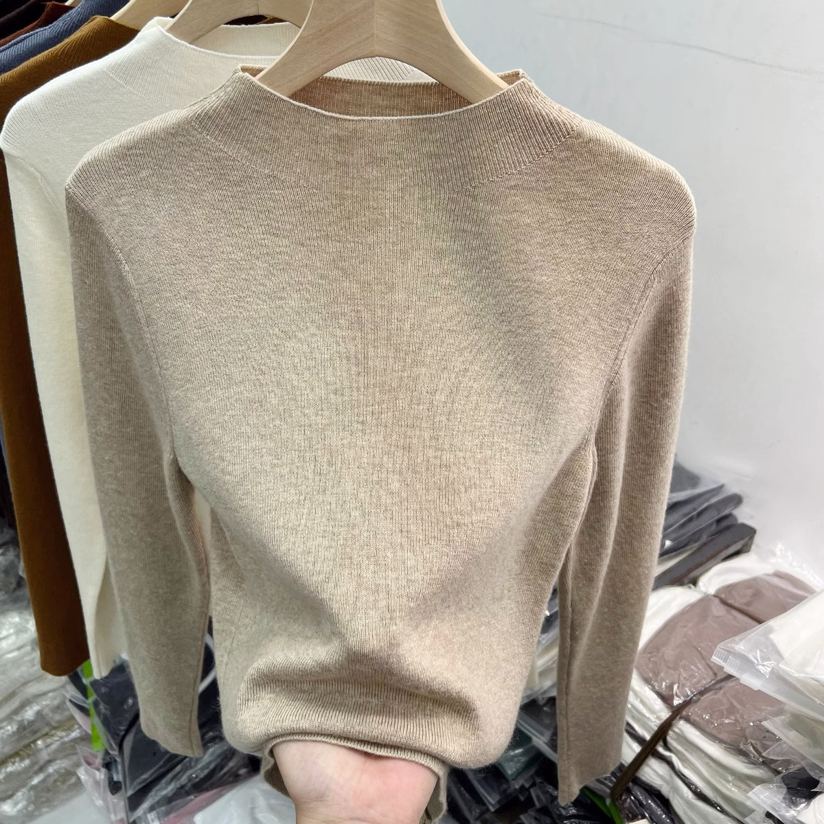 半高领内搭针织打底衫