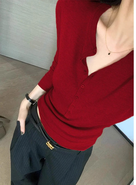 高级优雅羊毛纽扣半开衫上衣套头女洋气秋冬新款软糯红色打底毛衣