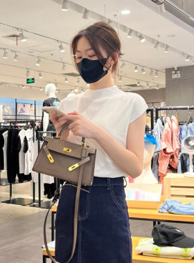 2026夏季新款冰丝半高领薄款短袖针织T恤女修身港风时尚白色上衣