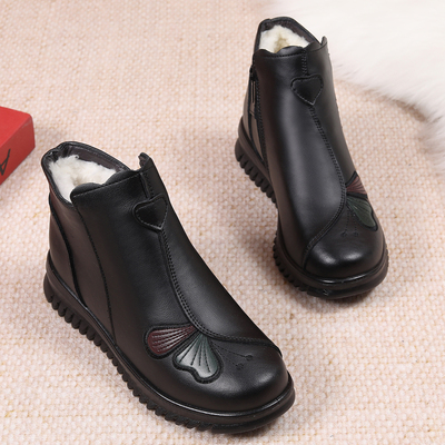 卓芸诗民族风雪地靴平底真皮羊毛