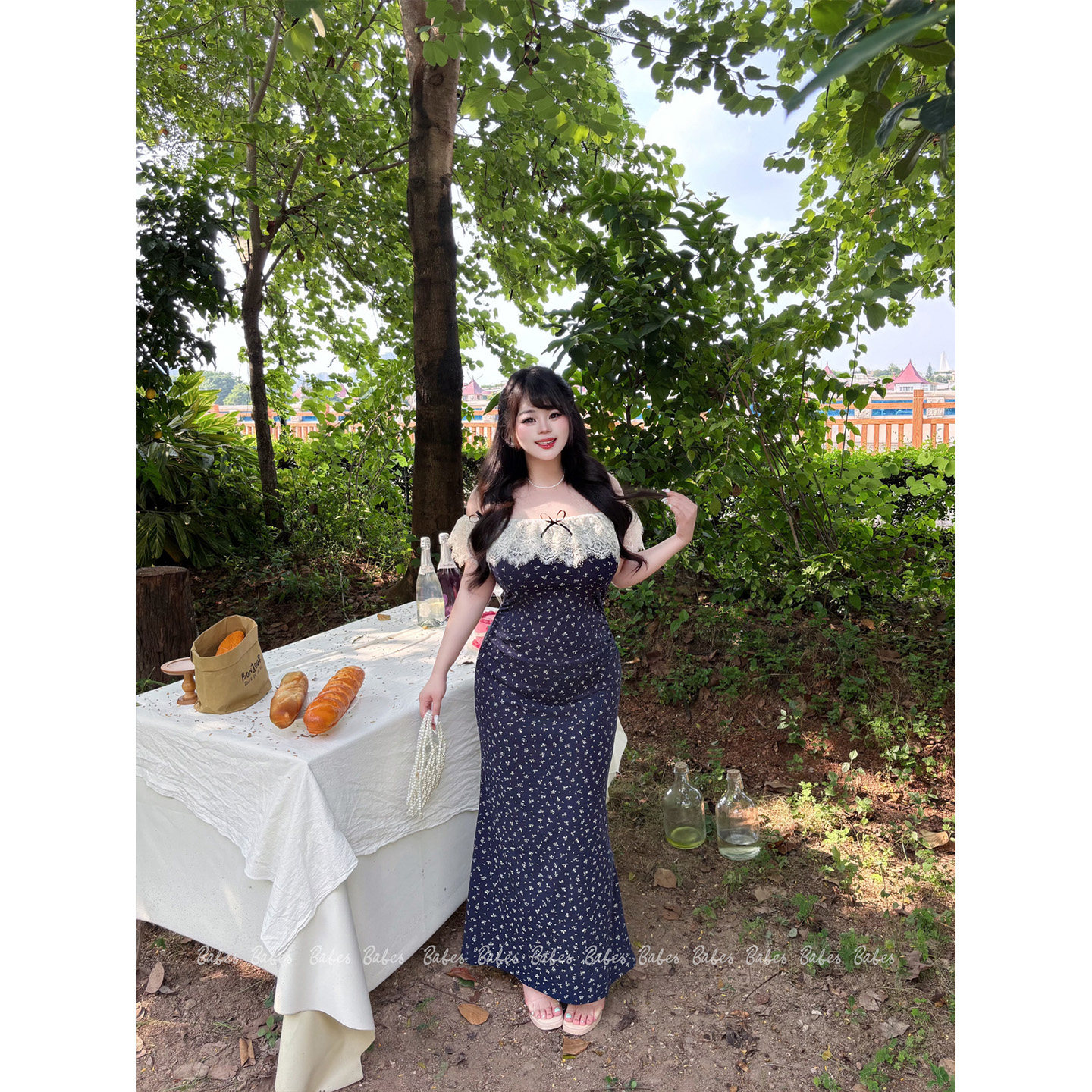 Babes【拾野集】大码一字肩碎花蕾丝拼接蝴蝶结收腰鱼尾连衣长裙图片