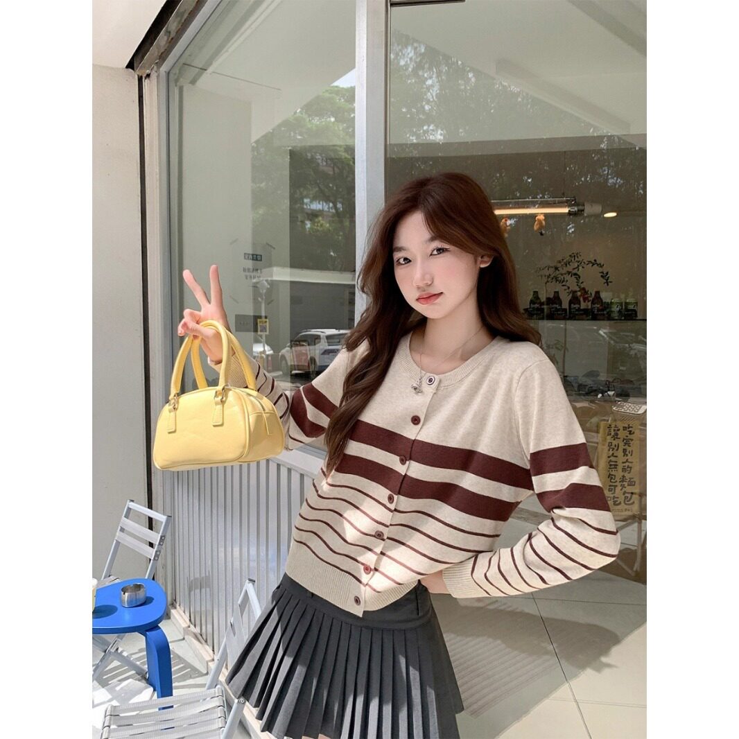 包芯纱休闲慵懒风条纹针织开衫女早秋新款宽松软糯毛衣外套