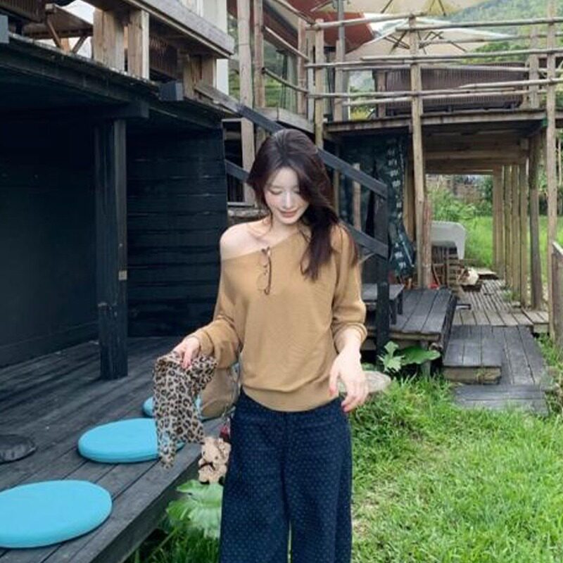 包芯纱洗水慵懒风斜肩露肩针织衫女秋气质一字肩长袖毛衣上衣