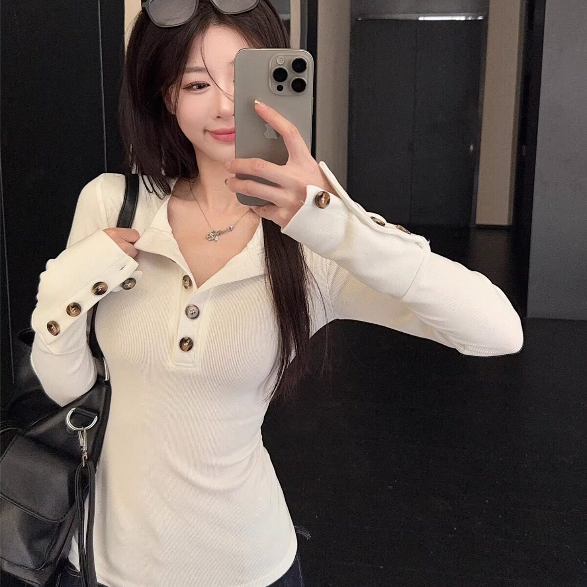 白色辣妹风半开领纽扣长袖T恤打底衫女秋冬短款内搭修身显瘦上衣