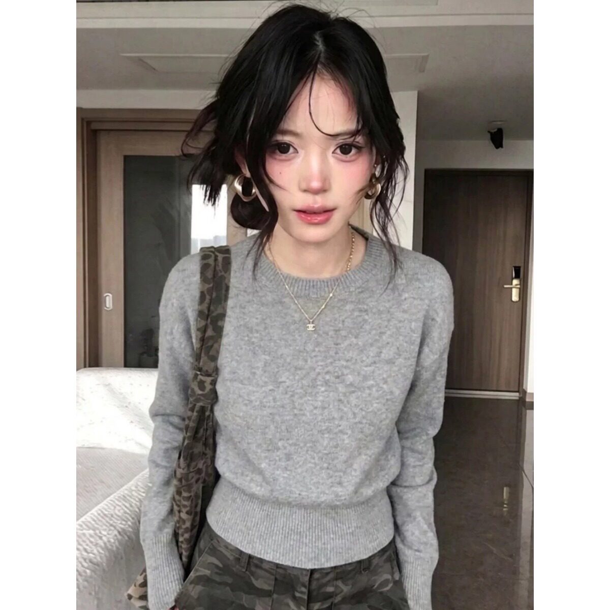 巨好看淡颜系圆领长袖针织衫女2026早秋内搭灰色收腰毛衣打底上衣